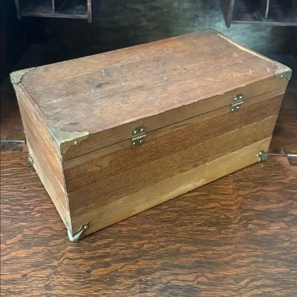 VTG MCM Rustic Wooden Storage Box with Brass Accents & Wooden Tray - Picture 15 of 17